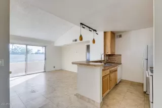 Photo #6: 6118517 Listing