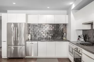 Photo #6: 6118700 Listing