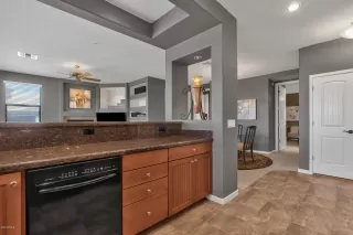 Photo #5: 6118759 Listing