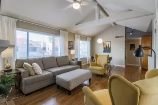 Photo #2: 6118939 Listing