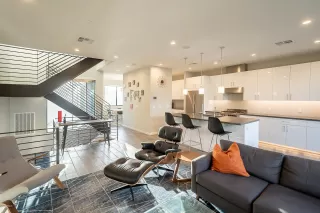 Photo #3: 6119302 Listing