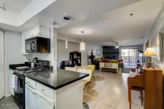 Photo #5: 6119360 Listing