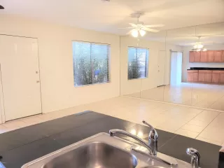 Photo #5: 6119833 Listing