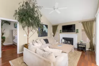 Photo #2: 6120122 Listing