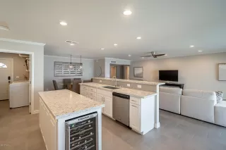 Photo #5: 6121356 Listing