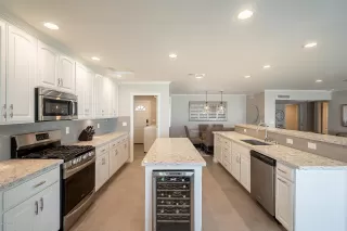 Photo #6: 6121356 Listing