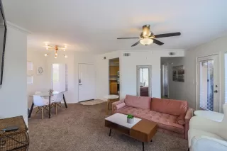 Photo #5: 6121669 Listing