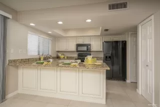 Photo #6: 6121841 Listing