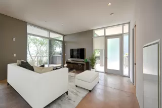 Photo #4: 6122232 Listing