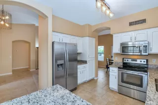 Photo #2: 6122406 Listing
