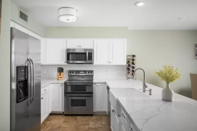 MLS: 6122625 Condo For Sale