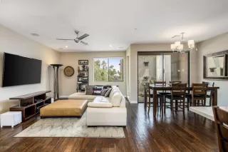 Photo #5: 6123361 Listing