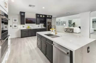 Photo #5: 6124576 Listing