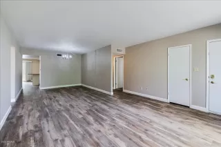 Photo #6: 6124880 Listing