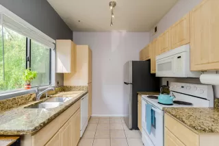 Photo #5: 6124995 Listing