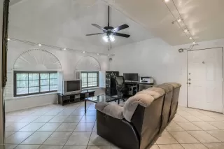 Photo #3: 6125432 Listing 