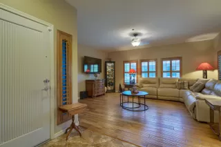 Photo #2: 6126548 Listing