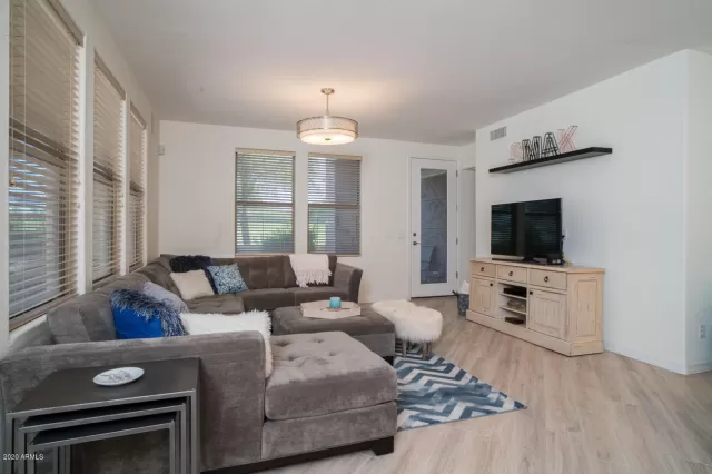 MLS: 6128386 Condo For Sale