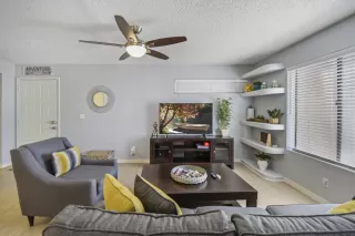 Photo #4: 6129394 Listing