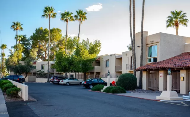 MLS: 6129690 Condo For Sale