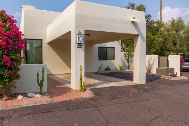 MLS: 6129805 Condo For Sale