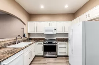 Photo #2: 6129897 Listing