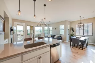 Photo #2: 6133172 Listing