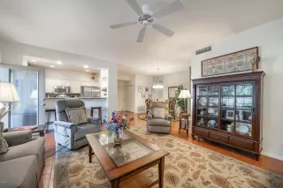 Photo #4: 6133257 Listing