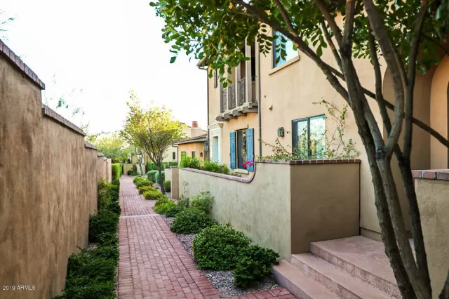 MLS: 6133280 Condo For Sale