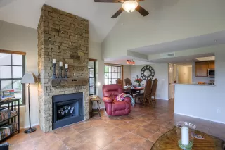 Photo #4: 6133323 Listing