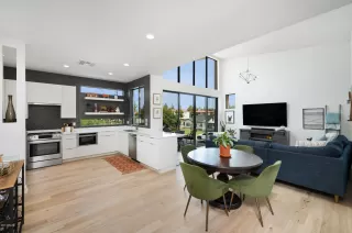 Photo #2: 6133385 Listing 