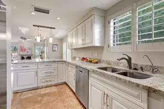 Photo #4: 6133419 Listing