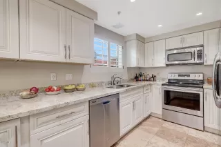 Photo #5: 6133419 Listing