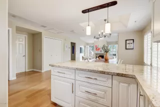 Photo #6: 6133419 Listing