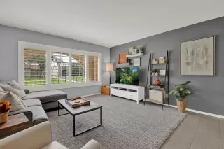 Photo #2: 6133628 Listing