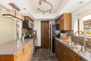 Photo #5: 6134948 Listing