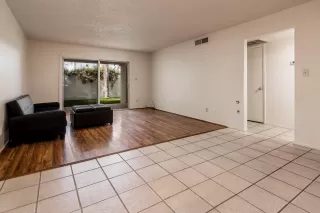 Photo #6: 6135047 Listing