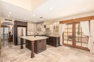 Photo #5: 6136096 Listing