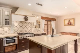 Photo #6: 6136096 Listing
