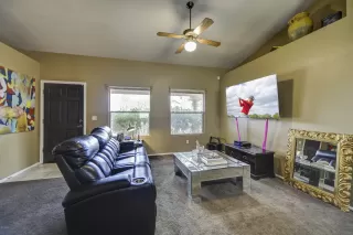Photo #3: 6136100 Listing