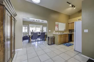 Photo #4: 6136100 Listing