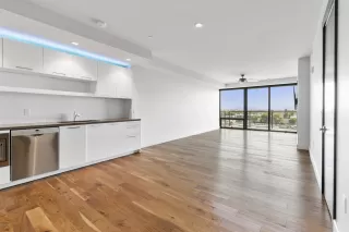 Photo #2: 6136756 Listing