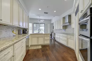 Photo #5: 6138286 Listing