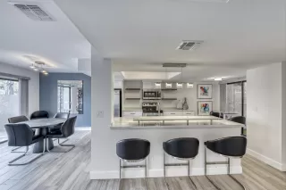 Photo #6: 6139963 Listing