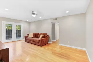 Photo #2: 6140099 Listing