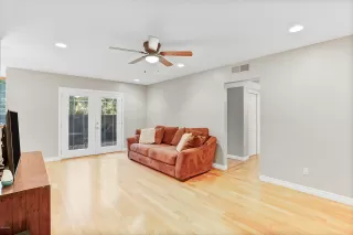 Photo #3: 6140099 Listing