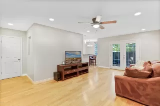 Photo #4: 6140099 Listing