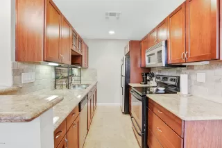 Photo #5: 6140099 Listing