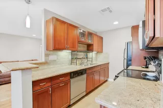 Photo #6: 6140099 Listing