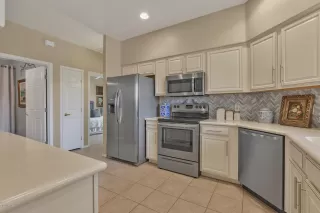 Photo #4: 6140400 Listing